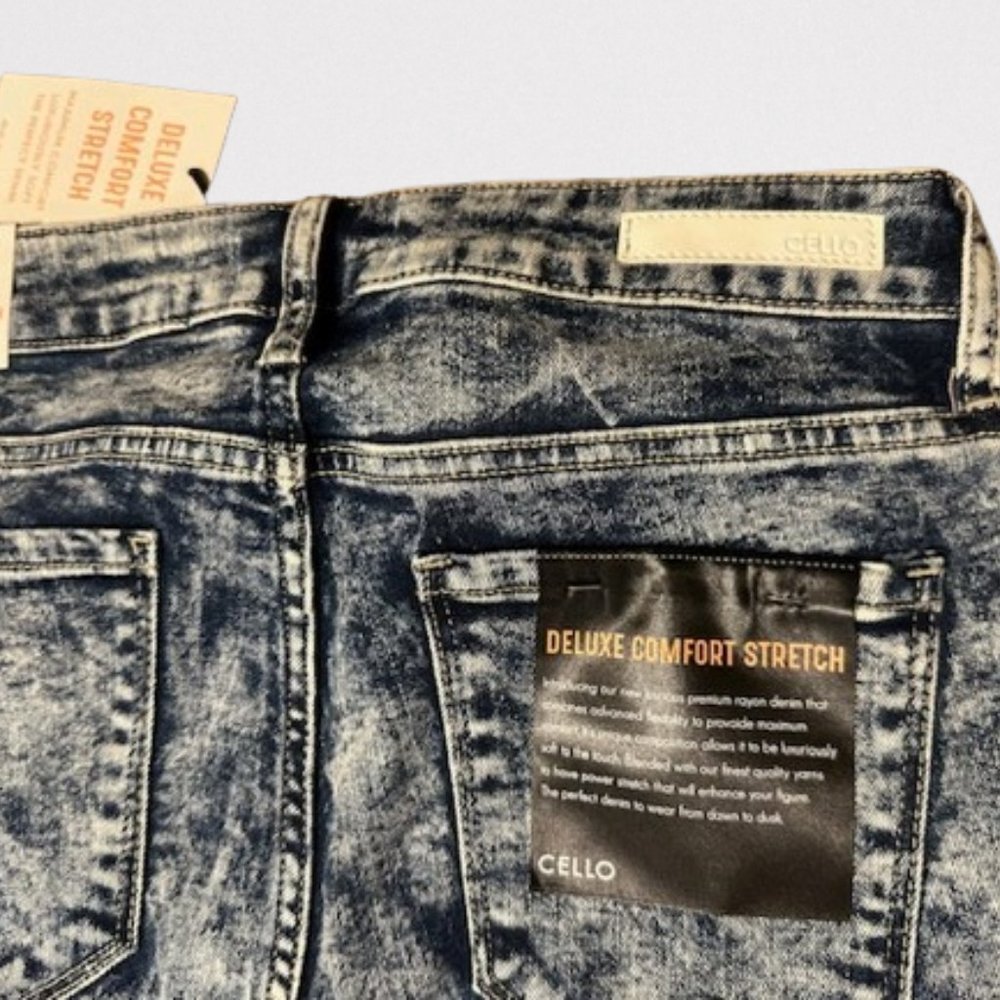 Cello High Waist Distressed Acid Wash Shredded Jeans  (2)  4095   NWT Boutique - Picture 6 of 8